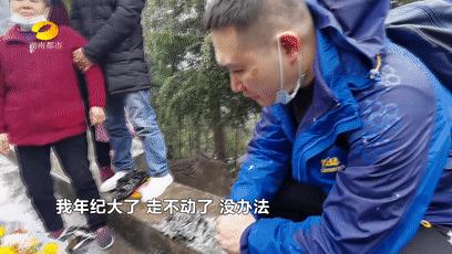DƬ
